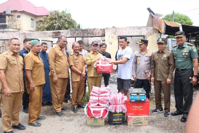 Korban Kebakaran Lamtemen Terima Bantuan Masa Panik Dinsos Aceh