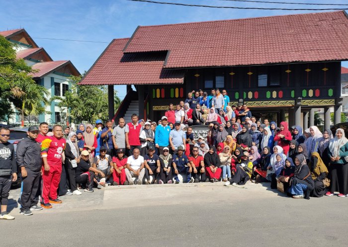 ASN Dan Tekon Dinsos Aceh “Kepung” Anjungan PKA Aceh Barat, Gotong Royong Sambut PON XXI