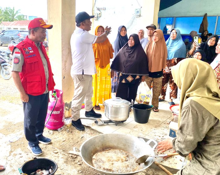 Tiba Di Aceh Tamiang, Kadis Muslem Cek Logistik Posko Pengungsian Banjir