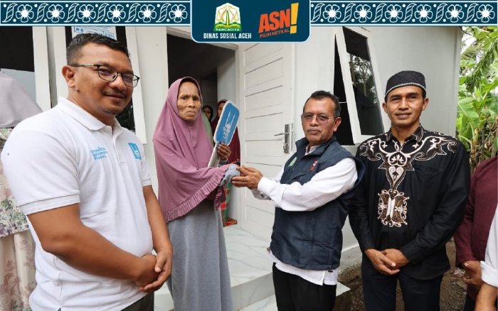 Kadinsos Aceh Serahkan Rumah Layak Huni Tahan Gempa di Aceh Besar, Bantuan Kolaborasi Islamic Relief, Baitul Mal dan TKSK Aceh