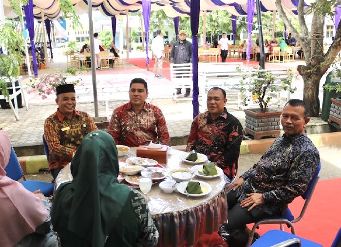 Dr. Muslem Yacob Hadiri Peringatan Maulid Nabi SMA Negeri 10 Fajar Harapan