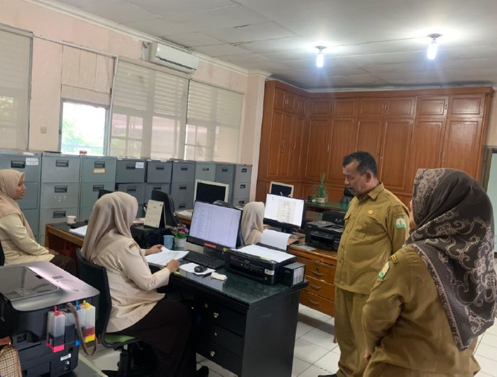 Kepala Dinas Sidak Ruangan Kerja, Pastikan Pelayanan Berjalan